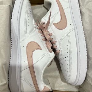 NIKE COURT VISION LOW